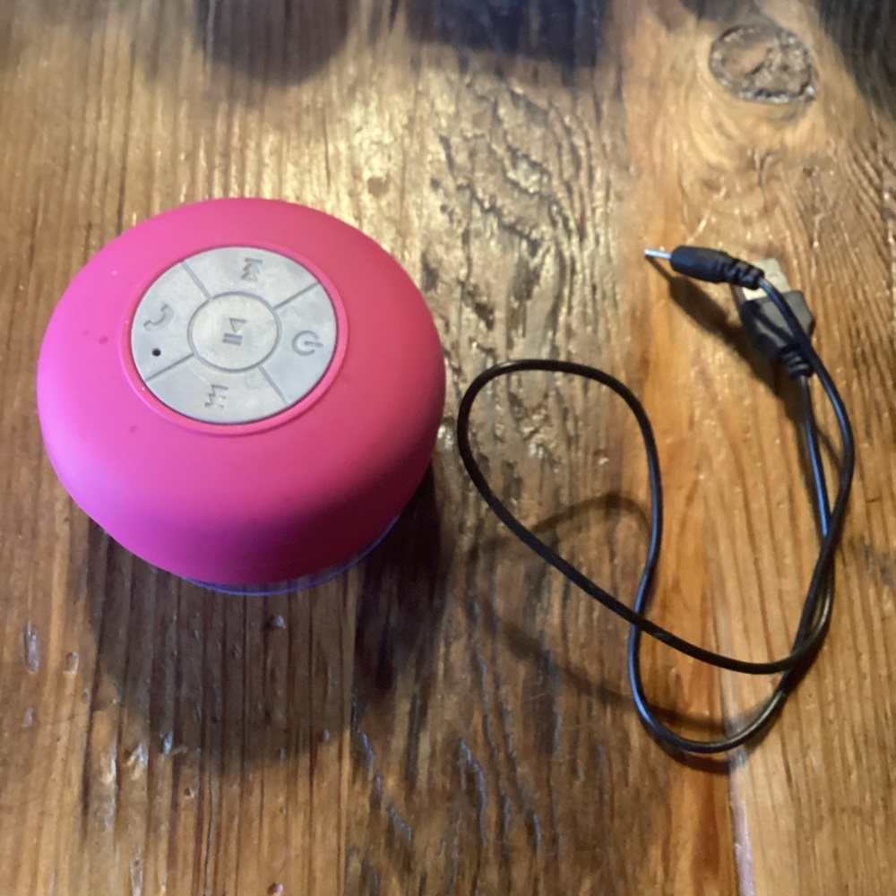 Waterproof Bluetooth Speaker- brand unknown- pink